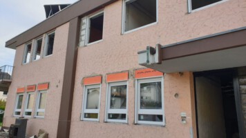 So sieht unsere Praxis inzwischen dank neuen Fenstern aus.